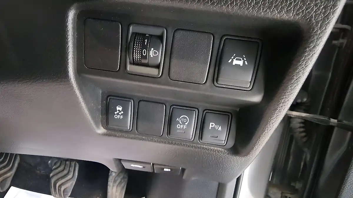 Used 2015 Nissan Qashqai N-Tec+ Grey - Interior and Exterior details 13