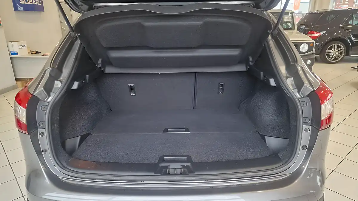 Used 2015 Nissan Qashqai N-Tec+ Grey - Interior and Exterior details 15