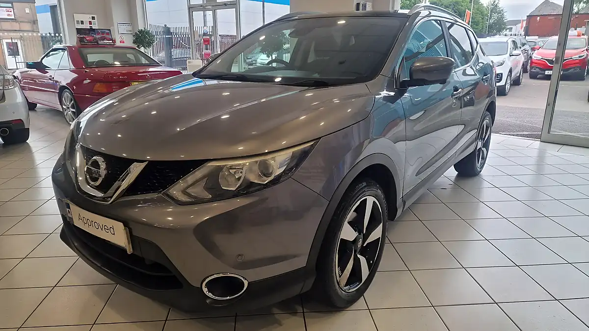 Used 2015 Nissan Qashqai N-Tec+ Grey - Interior and Exterior details 3