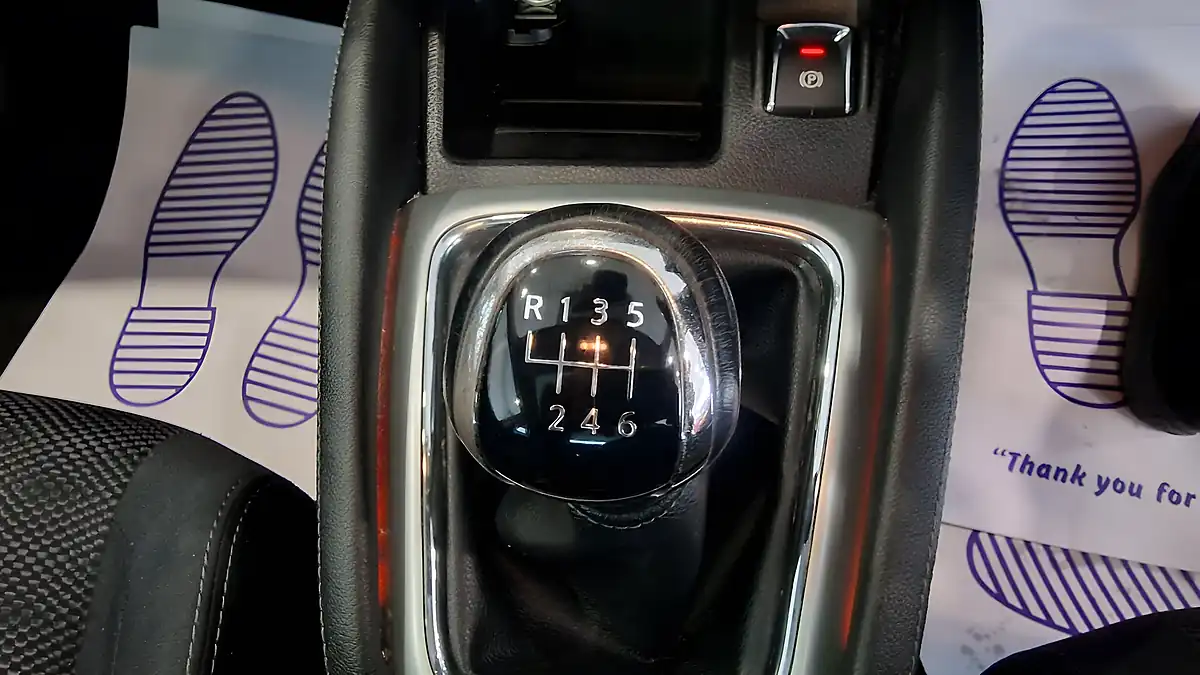 Used 2015 Nissan Qashqai N-Tec+ Grey - Interior and Exterior details 9