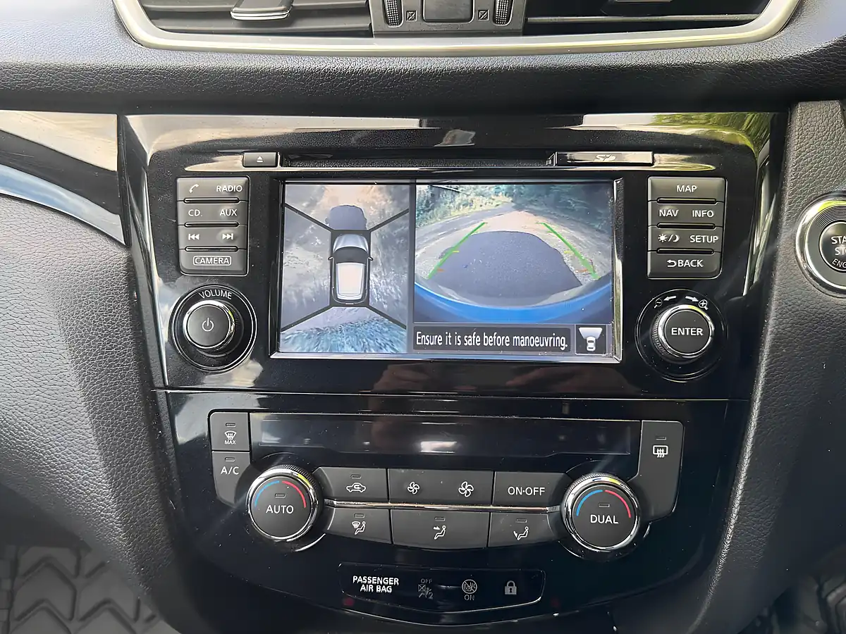 Used 2015 Nissan Qashqai N-Tec+ Grey - Interior and Exterior details 16
