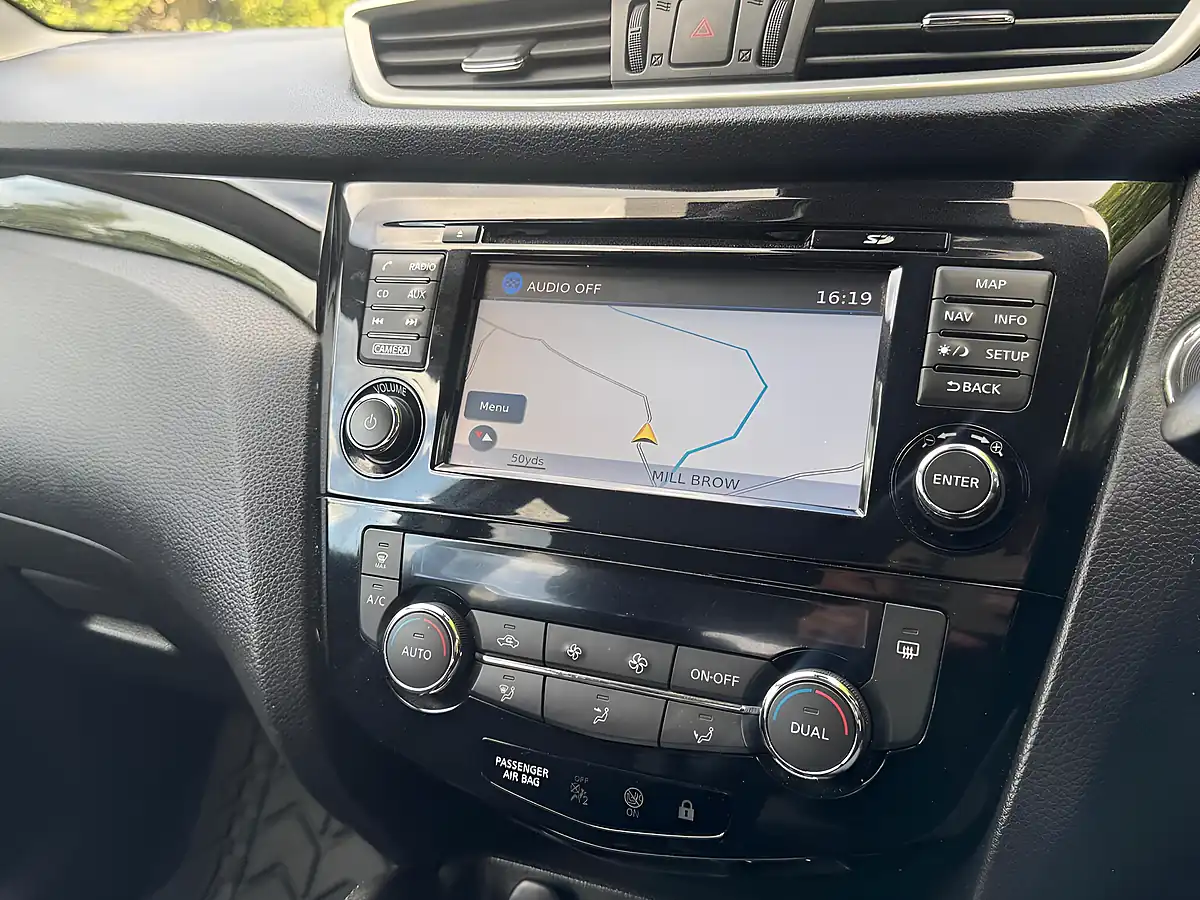 Used 2015 Nissan Qashqai N-Tec+ Grey - Interior and Exterior details 17