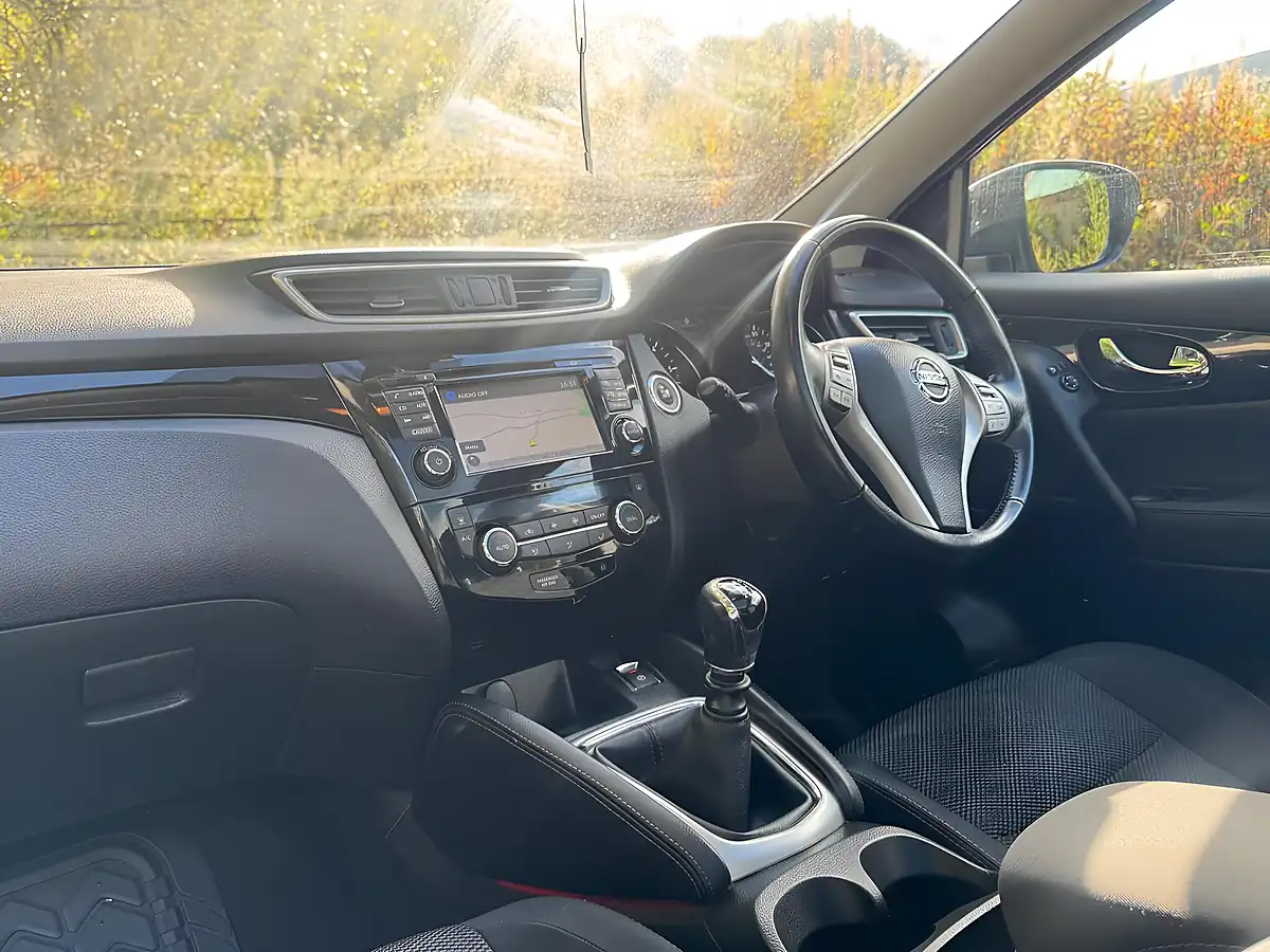 Used 2015 Nissan Qashqai N-Tec+ Grey - Interior and Exterior details 3