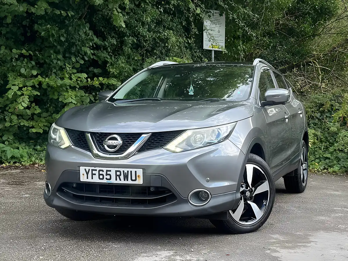 Used 2015 Nissan Qashqai N-Tec+ Grey - Interior and Exterior details 4