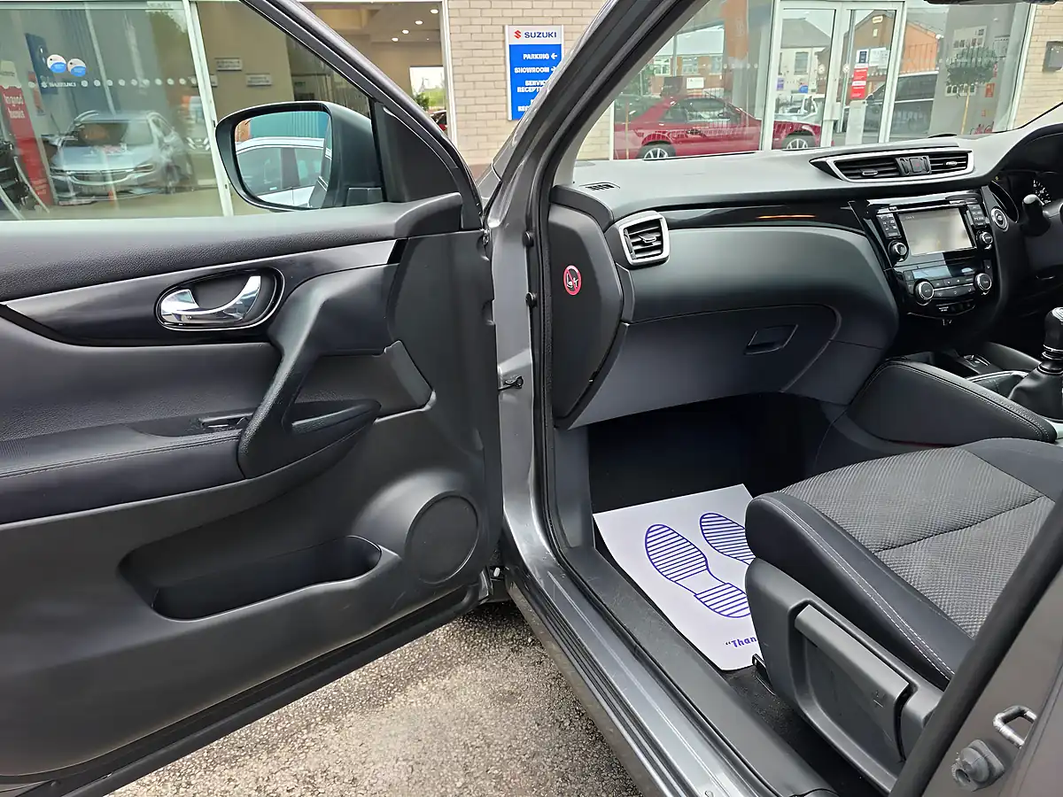 Used 2015 Nissan Qashqai N-Tec+ Grey - Interior and Exterior details 14