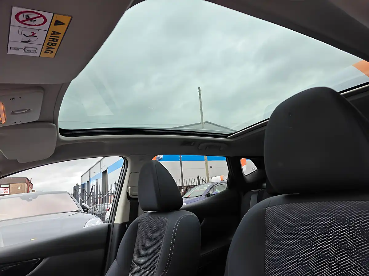 Used 2015 Nissan Qashqai N-Tec+ Grey - Interior and Exterior details 17