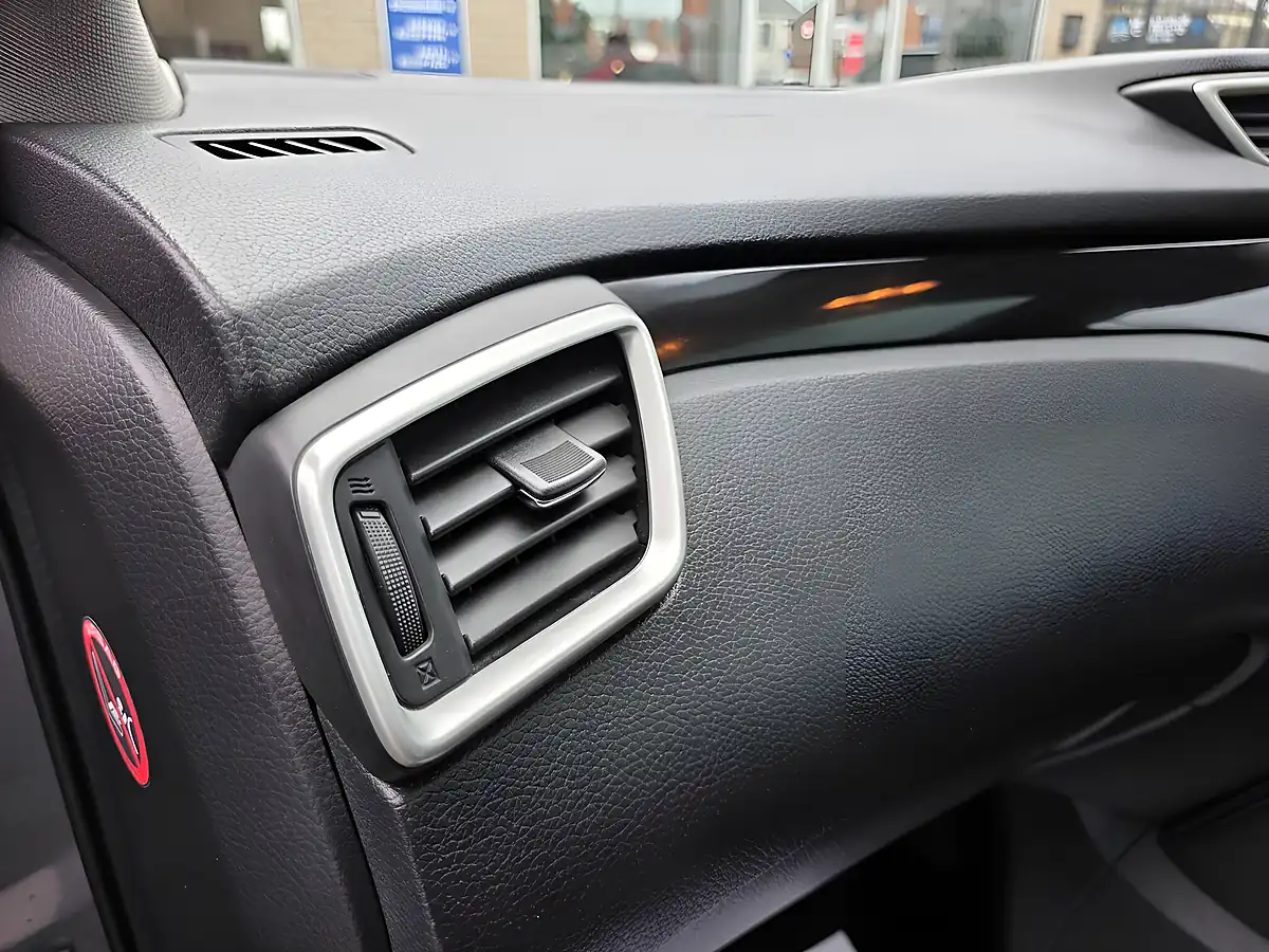 Used 2015 Nissan Qashqai N-Tec+ Grey - Interior and Exterior details 20