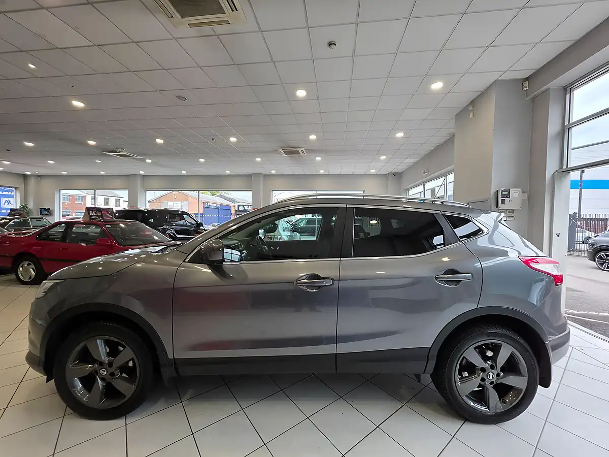 Used 2015 Nissan Qashqai N-Tec+ Grey - Interior and Exterior details 6