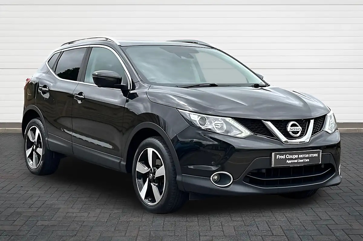 Used 2015 Nissan Qashqai N-Tec+ Pearl Black - Front View