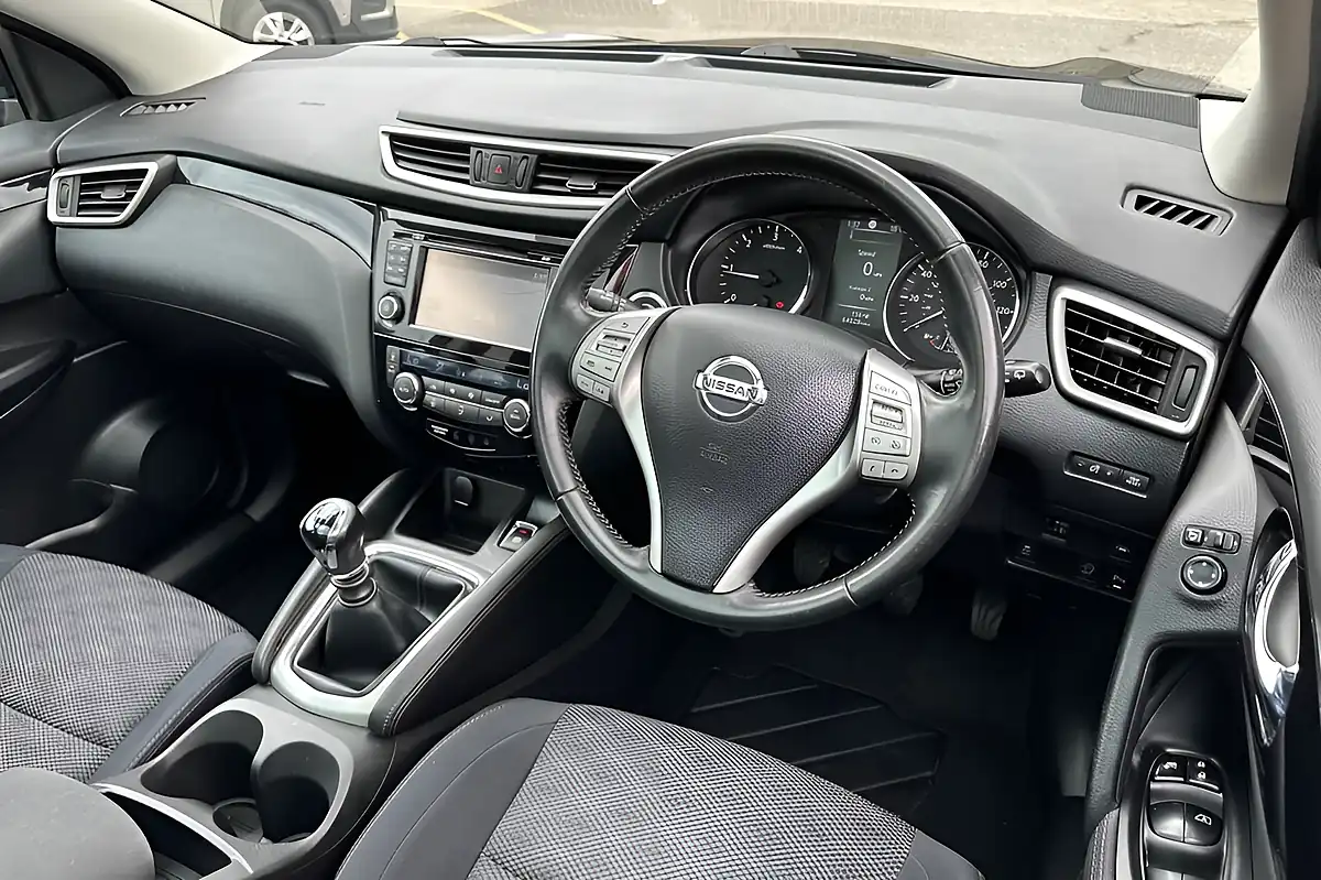 Used 2015 Nissan Qashqai N-Tec+ Pearl Black - Interior and Exterior details 10