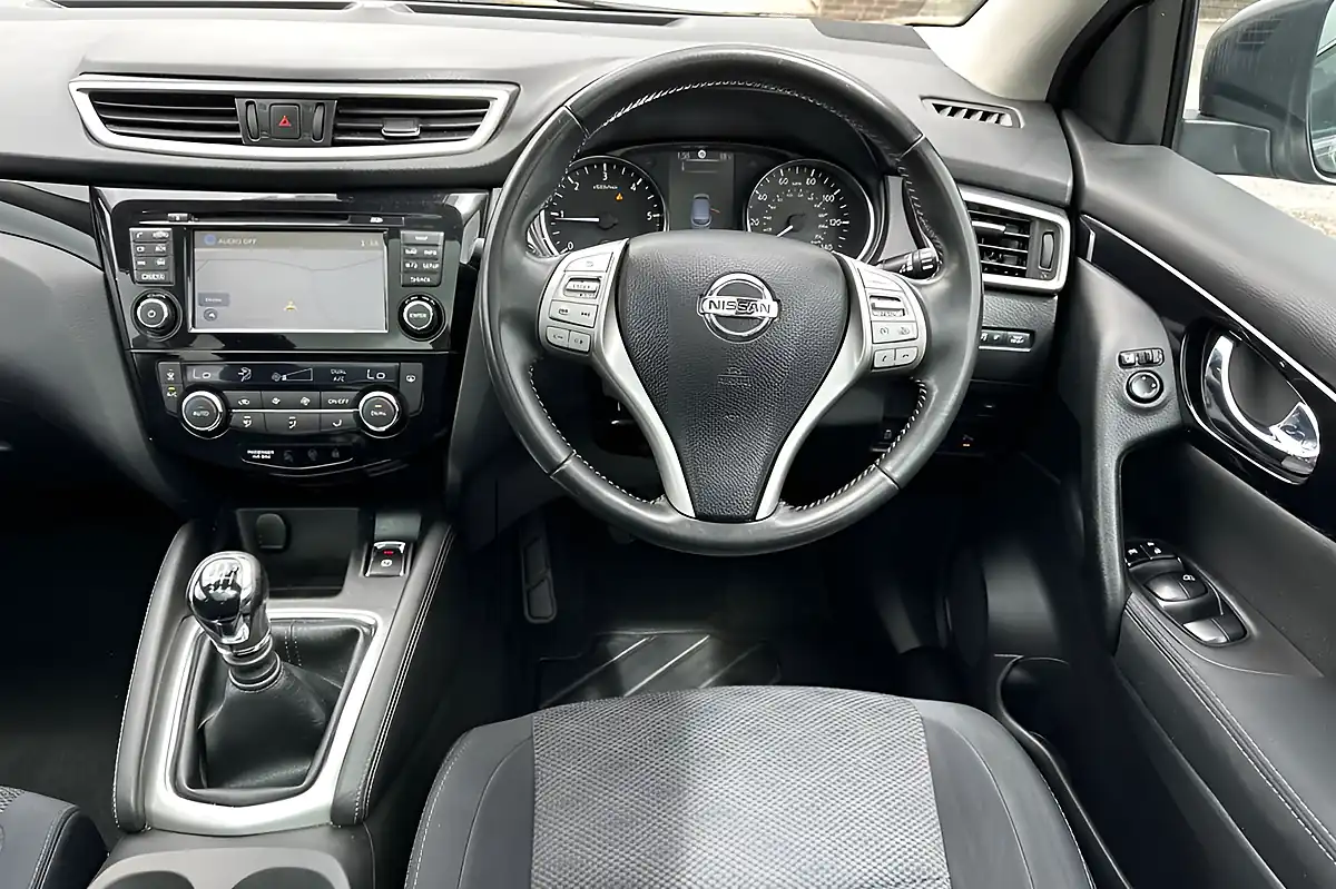 Used 2015 Nissan Qashqai N-Tec+ Pearl Black - Interior and Exterior details 12