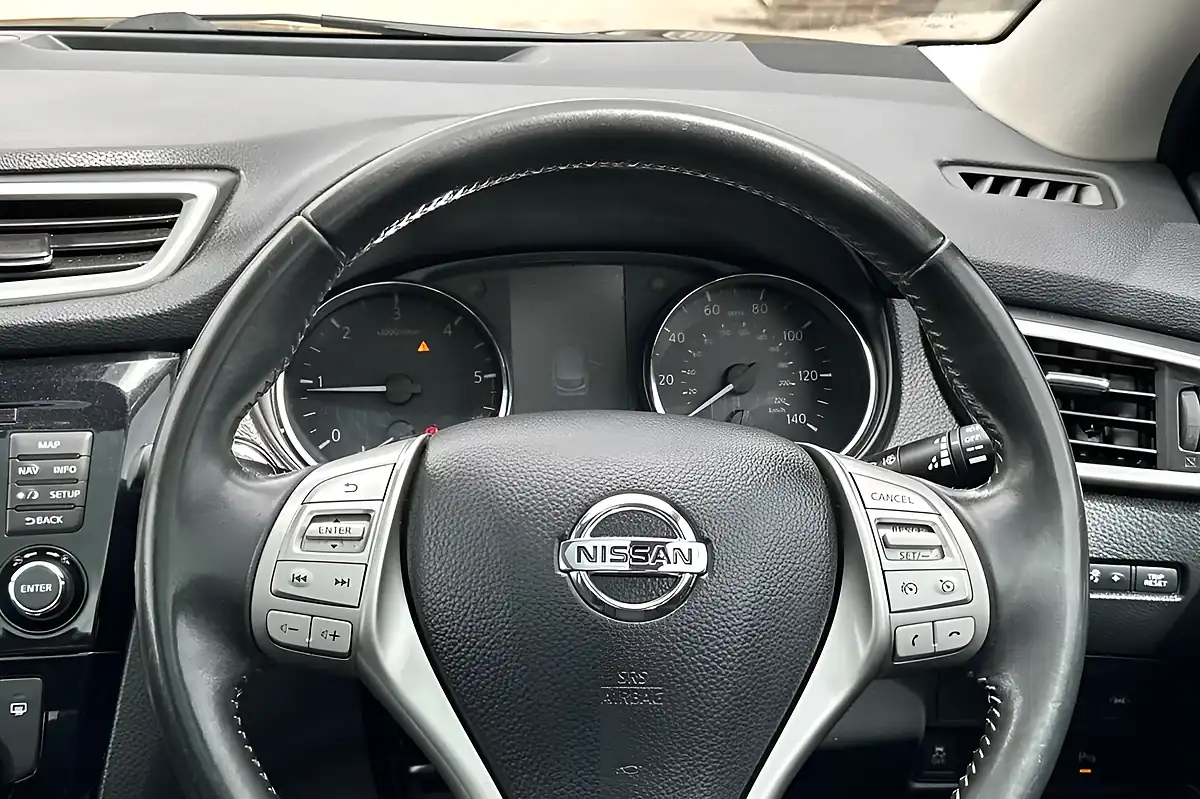 Used 2015 Nissan Qashqai N-Tec+ Pearl Black - Interior and Exterior details 13