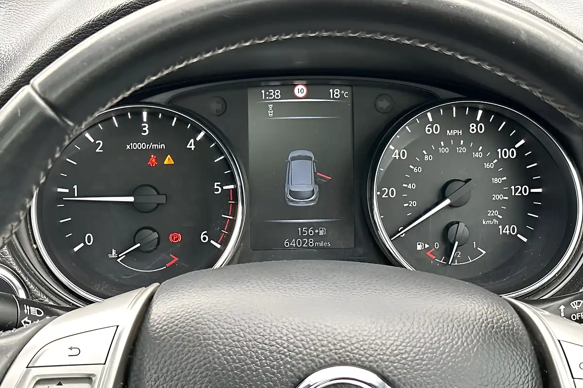 Used 2015 Nissan Qashqai N-Tec+ Pearl Black - Interior and Exterior details 14