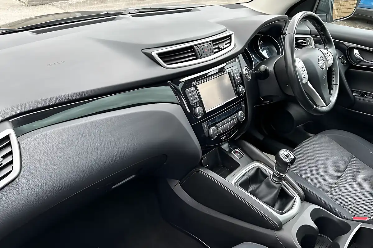 Used 2015 Nissan Qashqai N-Tec+ Pearl Black - Interior and Exterior details 15