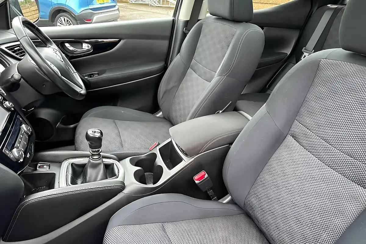 Used 2015 Nissan Qashqai N-Tec+ Pearl Black - Interior and Exterior details 16