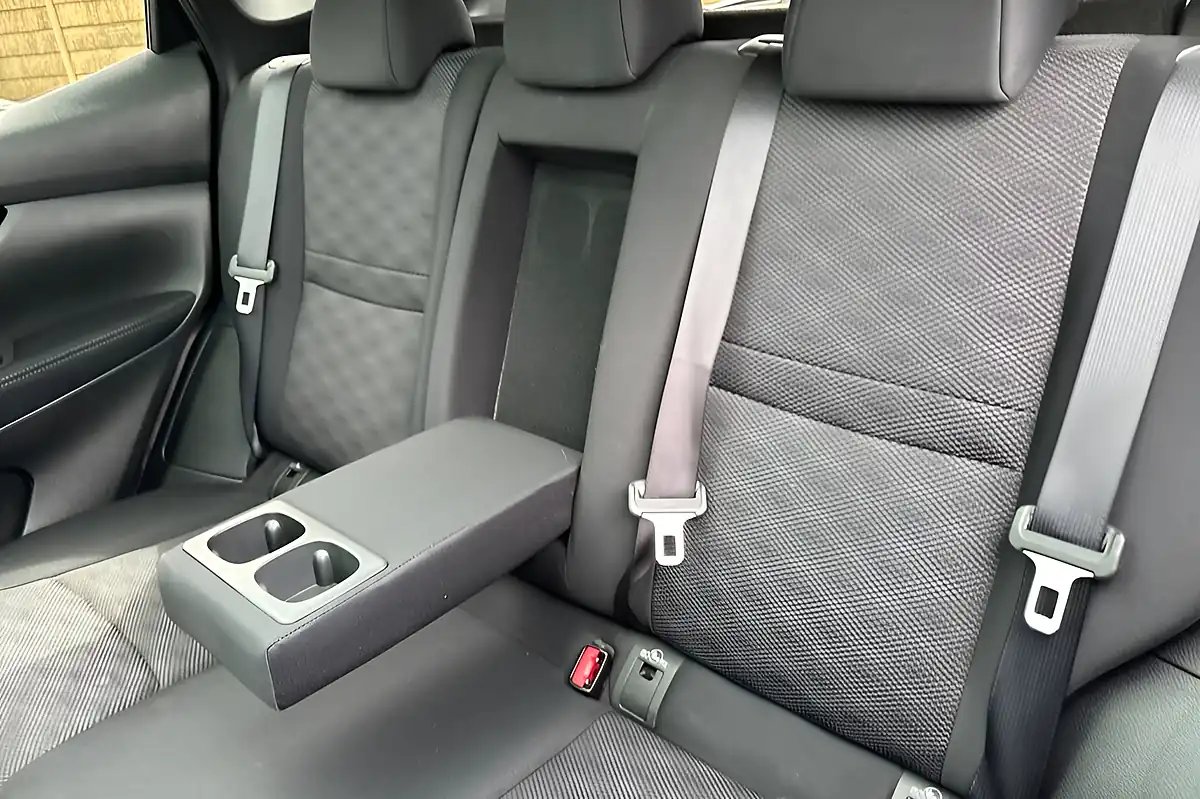Used 2015 Nissan Qashqai N-Tec+ Pearl Black - Interior and Exterior details 17