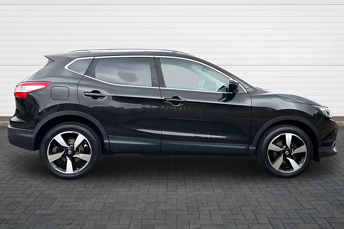 Used 2015 Nissan Qashqai N-Tec+ Pearl Black - Interior and Exterior details 2