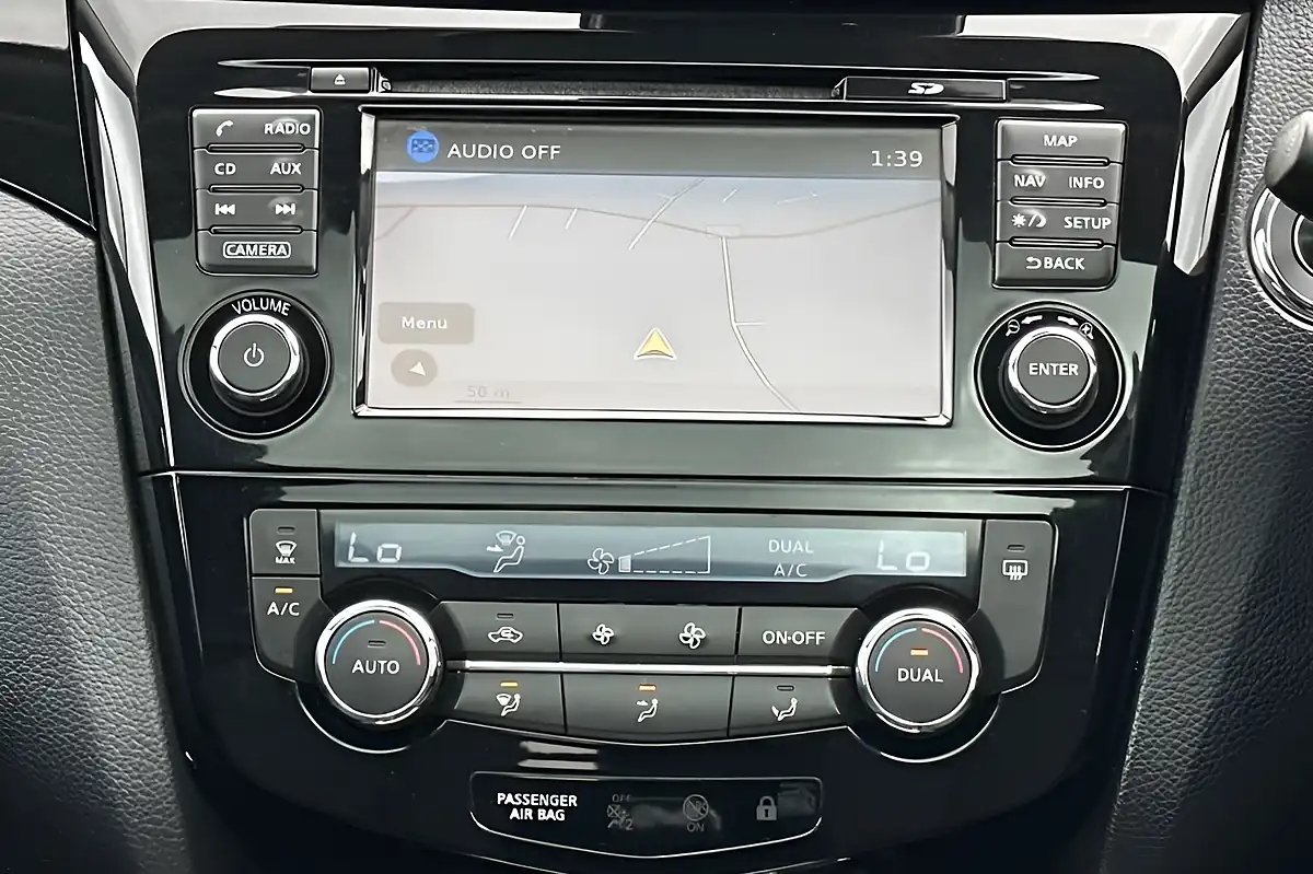 Used 2015 Nissan Qashqai N-Tec+ Pearl Black - Interior and Exterior details 20