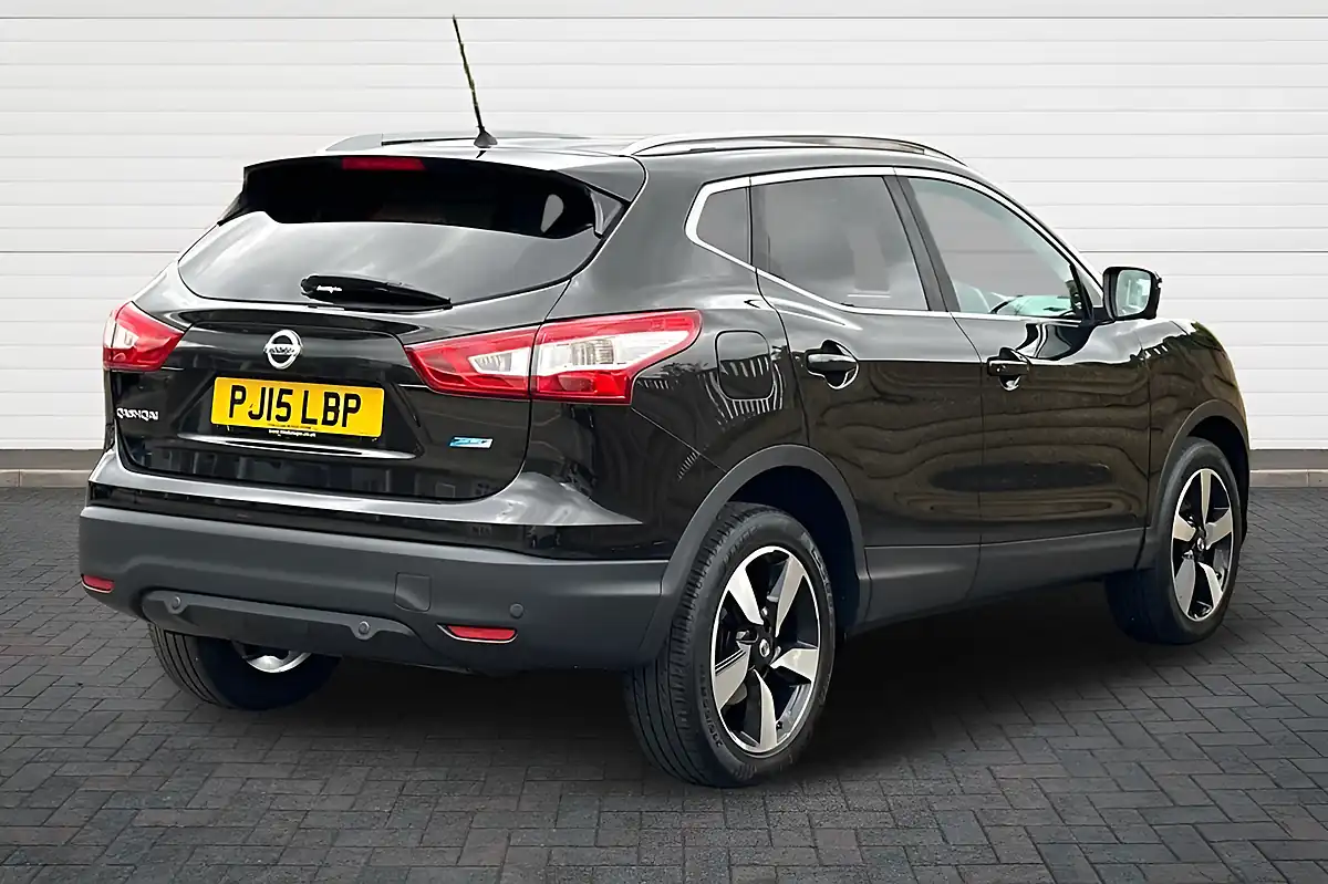 Used 2015 Nissan Qashqai N-Tec+ Pearl Black - Interior and Exterior details 3