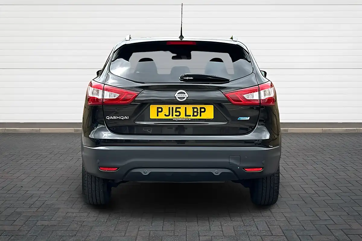 Used 2015 Nissan Qashqai N-Tec+ Pearl Black - Interior and Exterior details 4