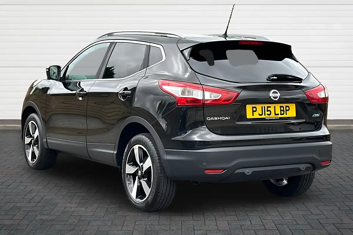 Used 2015 Nissan Qashqai N-Tec+ Pearl Black - Interior and Exterior details 5