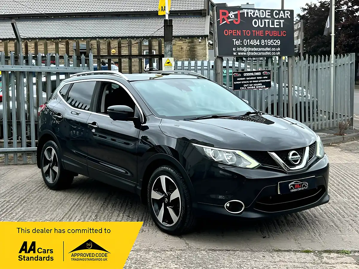 Used 2015 Nissan Qashqai N-Tec Plus Black - Front View