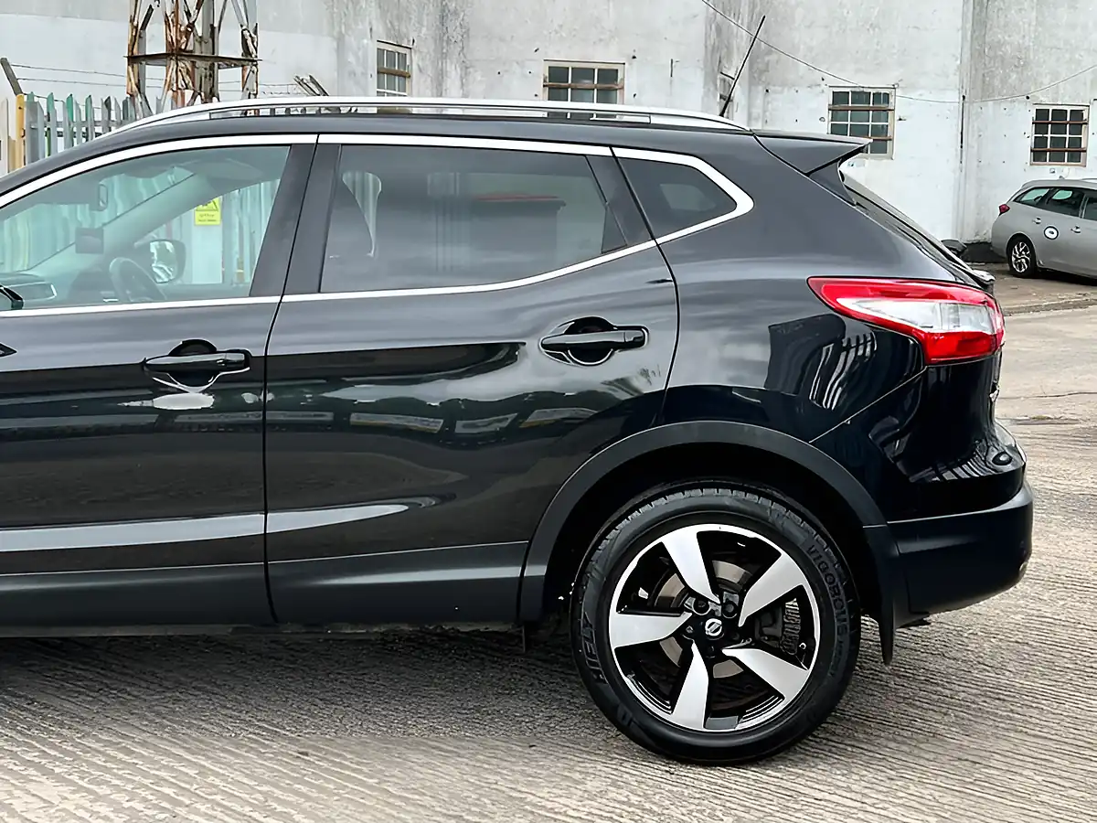 Used 2015 Nissan Qashqai N-Tec Plus Black - Interior and Exterior details 10