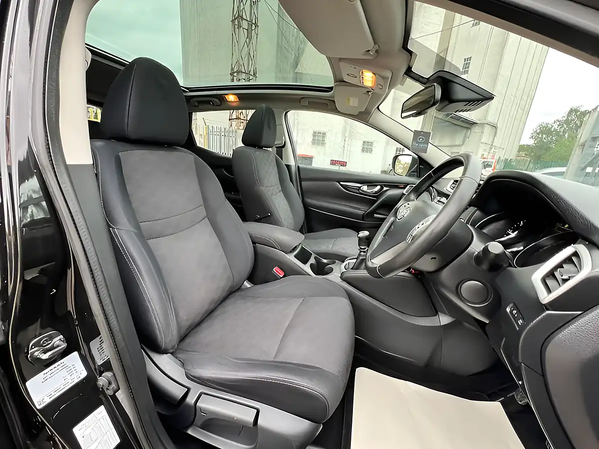 Used 2015 Nissan Qashqai N-Tec Plus Black - Interior and Exterior details 13