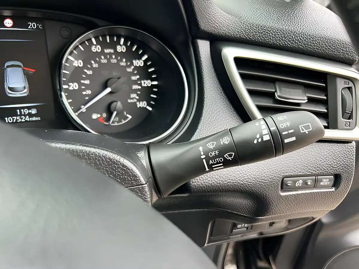 Used 2015 Nissan Qashqai N-Tec Plus Black - Interior and Exterior details 15