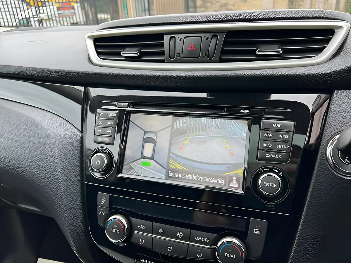 Used 2015 Nissan Qashqai N-Tec Plus Black - Interior and Exterior details 16