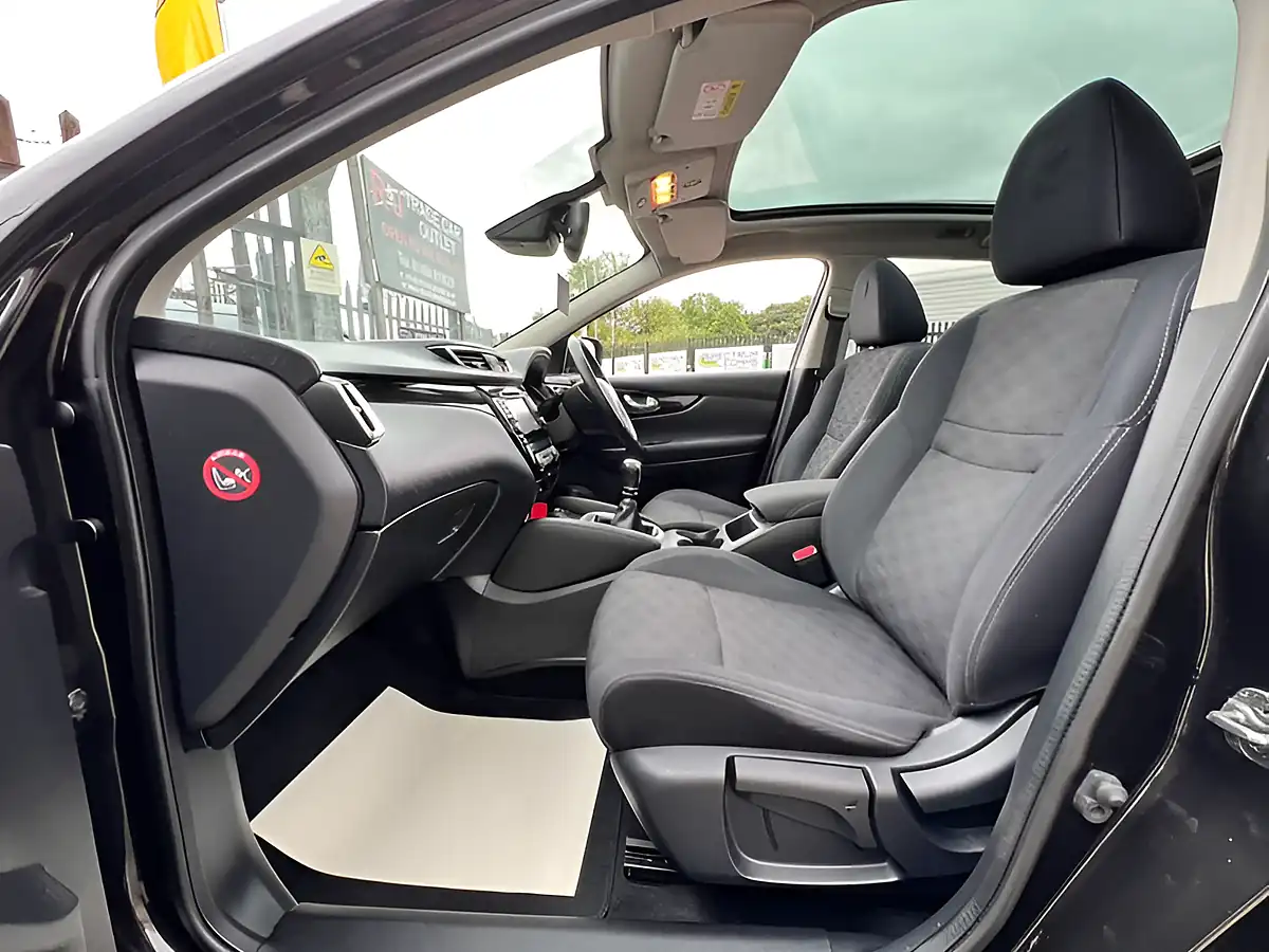 Used 2015 Nissan Qashqai N-Tec Plus Black - Interior and Exterior details 18