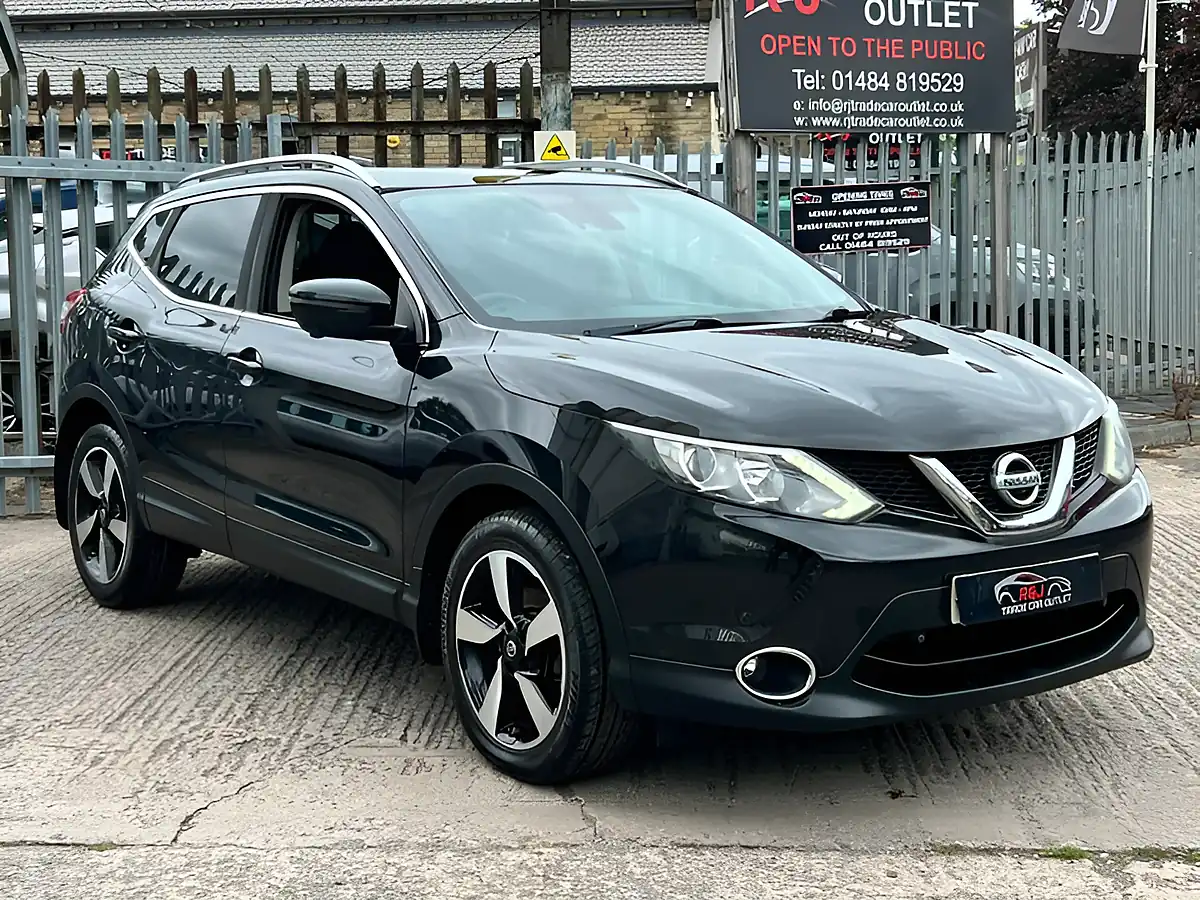 Used 2015 Nissan Qashqai N-Tec Plus Black - Interior and Exterior details 4