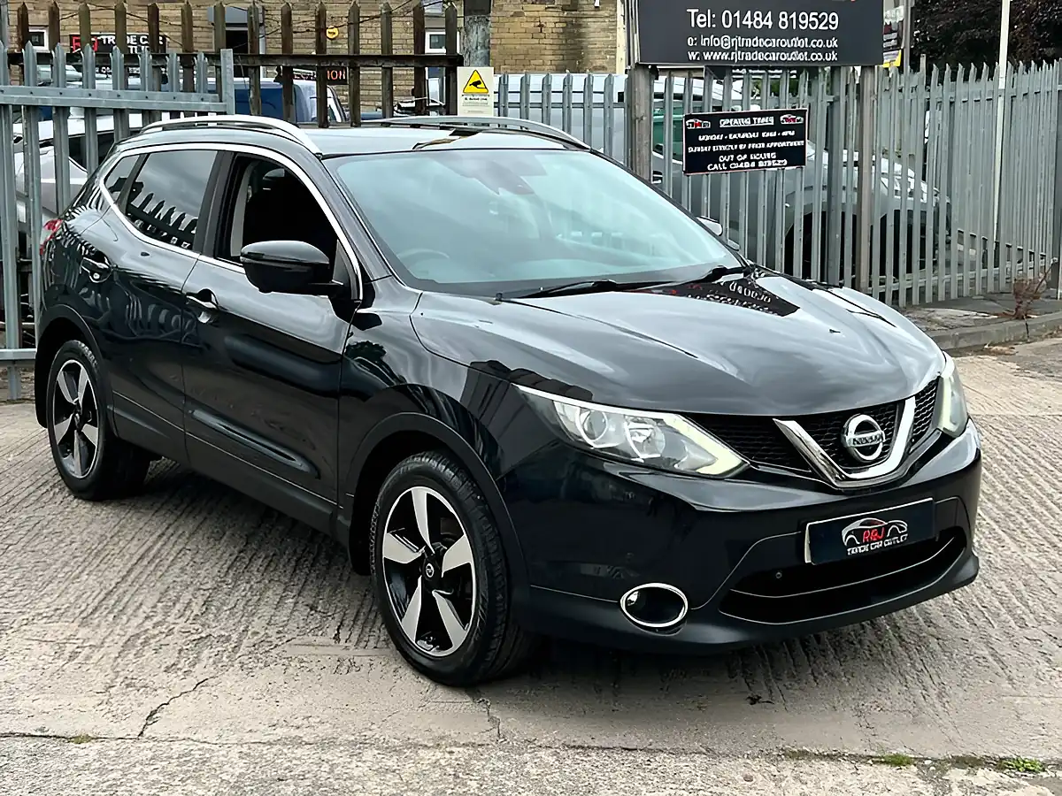 Used 2015 Nissan Qashqai N-Tec Plus Black - Interior and Exterior details 5