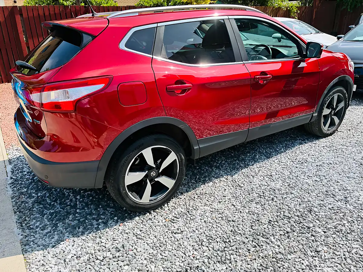 Used 2015 Nissan Qashqai N-Tec+ Red - Interior and Exterior details 10