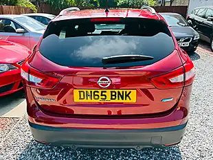 Used 2015 Nissan Qashqai N-Tec+ Red - Interior and Exterior details 12