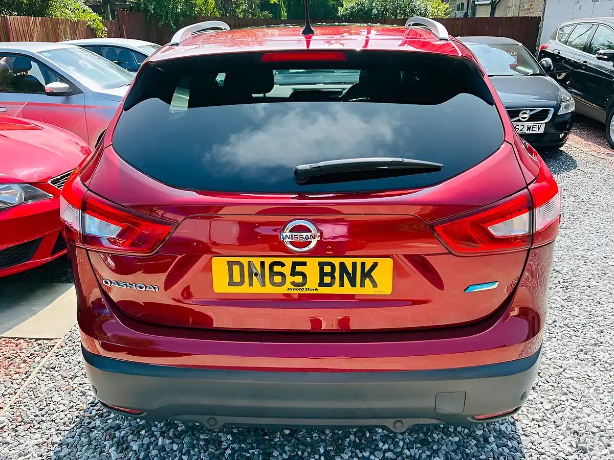 Used 2015 Nissan Qashqai N-Tec+ Red - Interior and Exterior details 12
