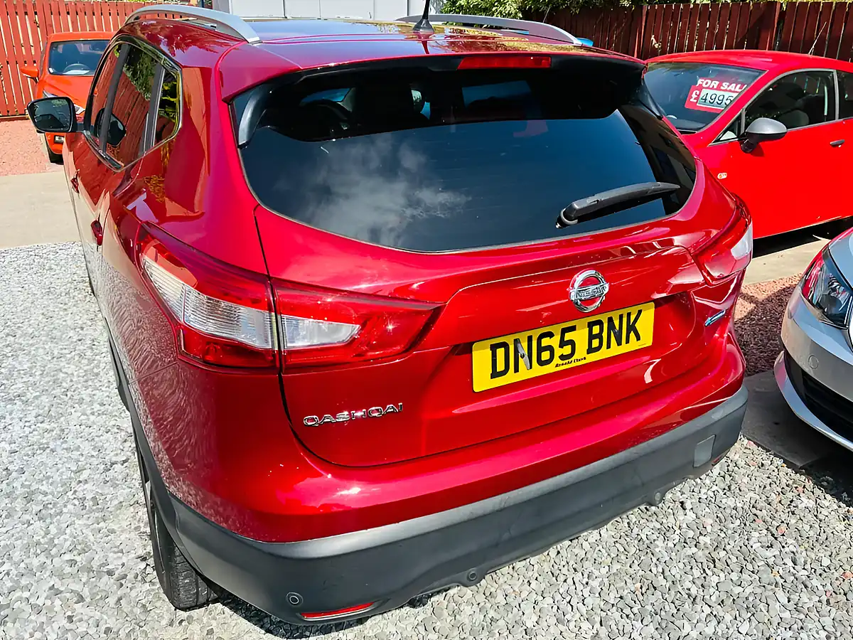 Used 2015 Nissan Qashqai N-Tec+ Red - Interior and Exterior details 13