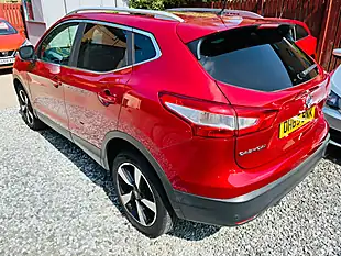 Used 2015 Nissan Qashqai N-Tec+ Red - Interior and Exterior details 14