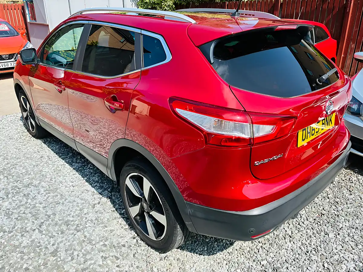 Used 2015 Nissan Qashqai N-Tec+ Red - Interior and Exterior details 14