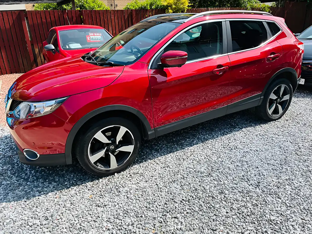 Used 2015 Nissan Qashqai N-Tec+ Red - Interior and Exterior details 16