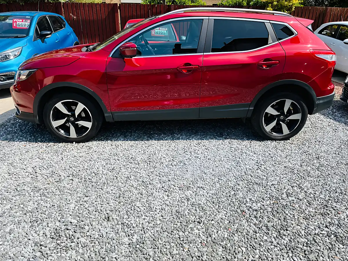 Used 2015 Nissan Qashqai N-Tec+ Red - Interior and Exterior details 19