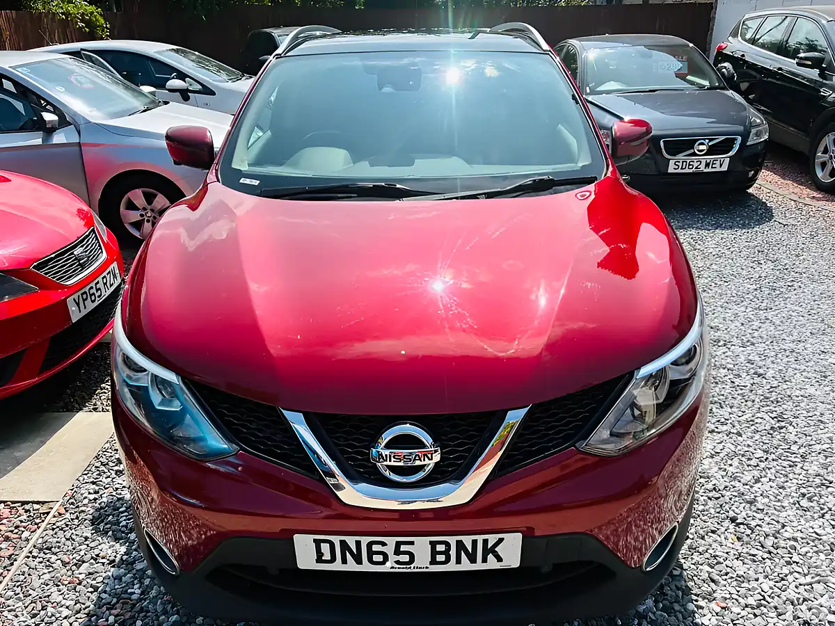 Used 2015 Nissan Qashqai N-Tec+ Red - Interior and Exterior details 3