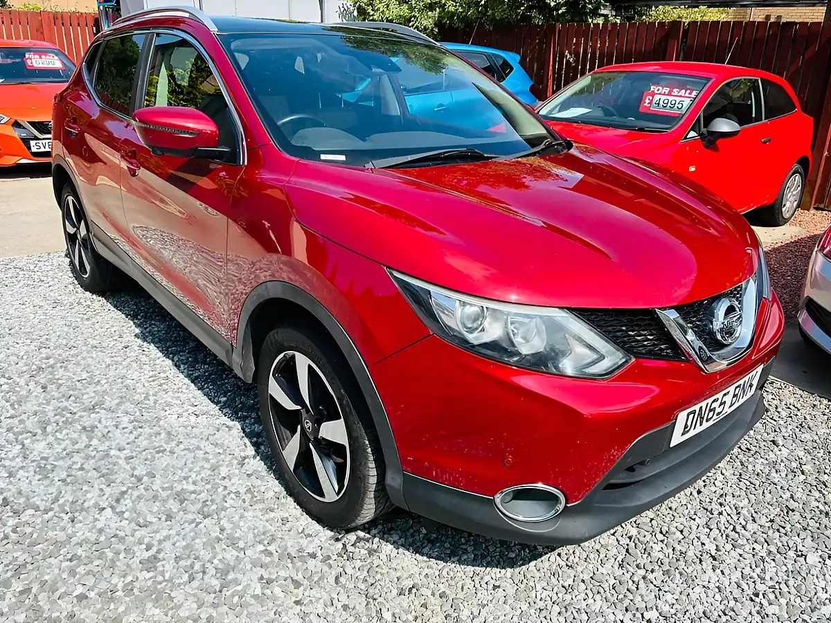 Used 2015 Nissan Qashqai N-Tec+ Red - Interior and Exterior details 4