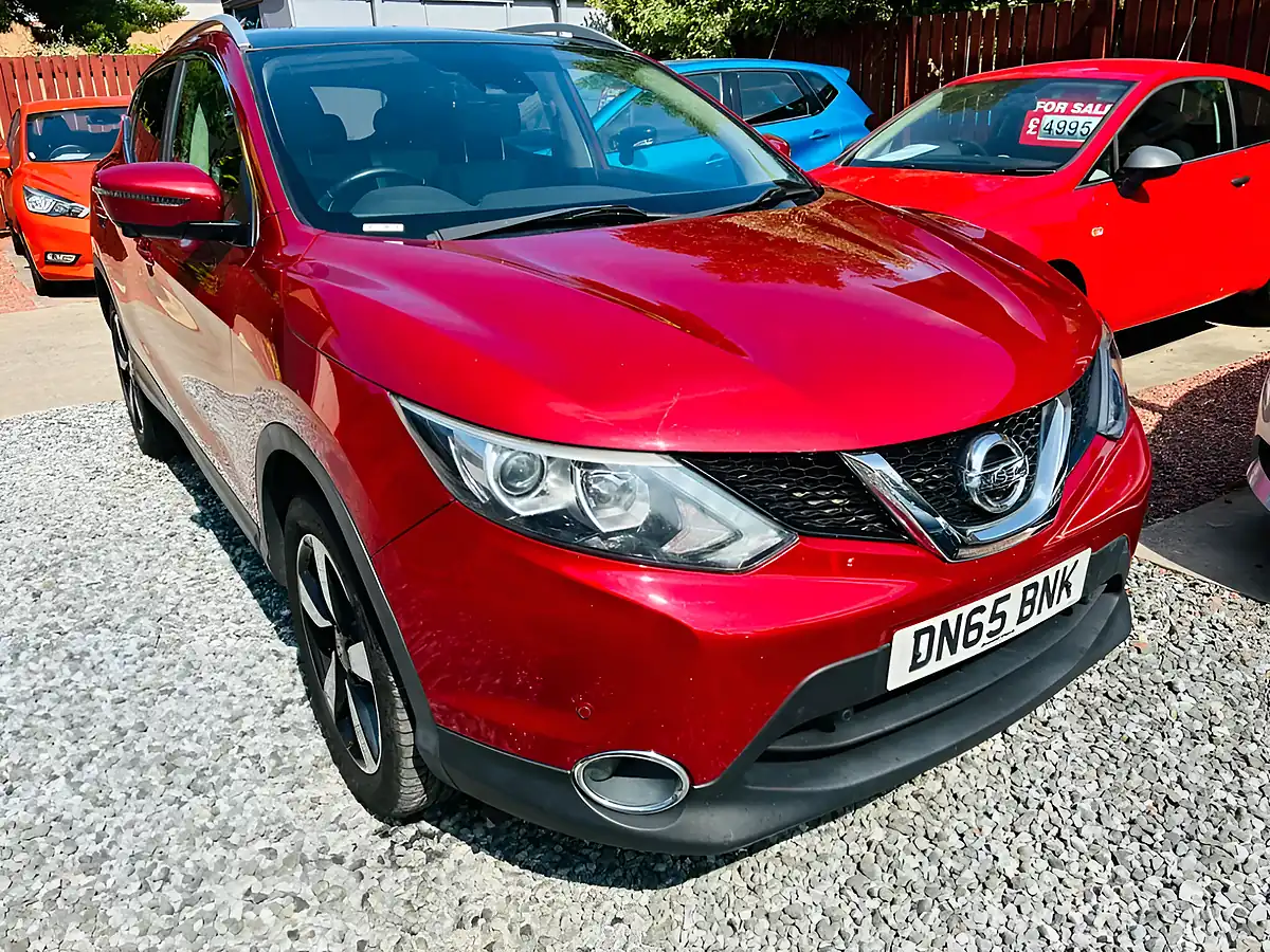 Used 2015 Nissan Qashqai N-Tec+ Red - Interior and Exterior details 5