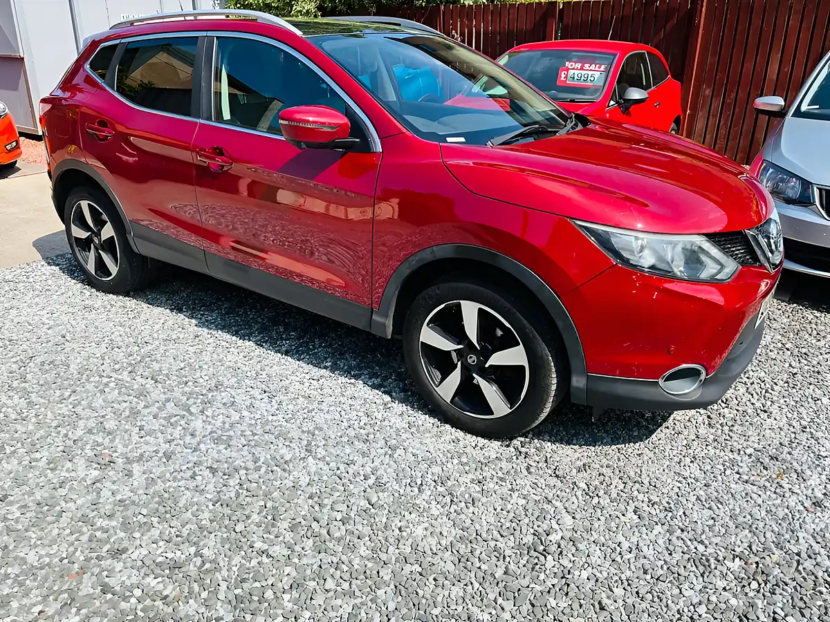 Used 2015 Nissan Qashqai N-Tec+ Red - Interior and Exterior details 7