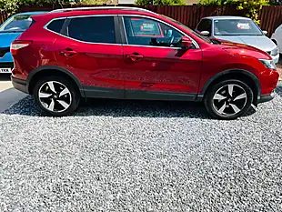 Used 2015 Nissan Qashqai N-Tec+ Red - Interior and Exterior details 9