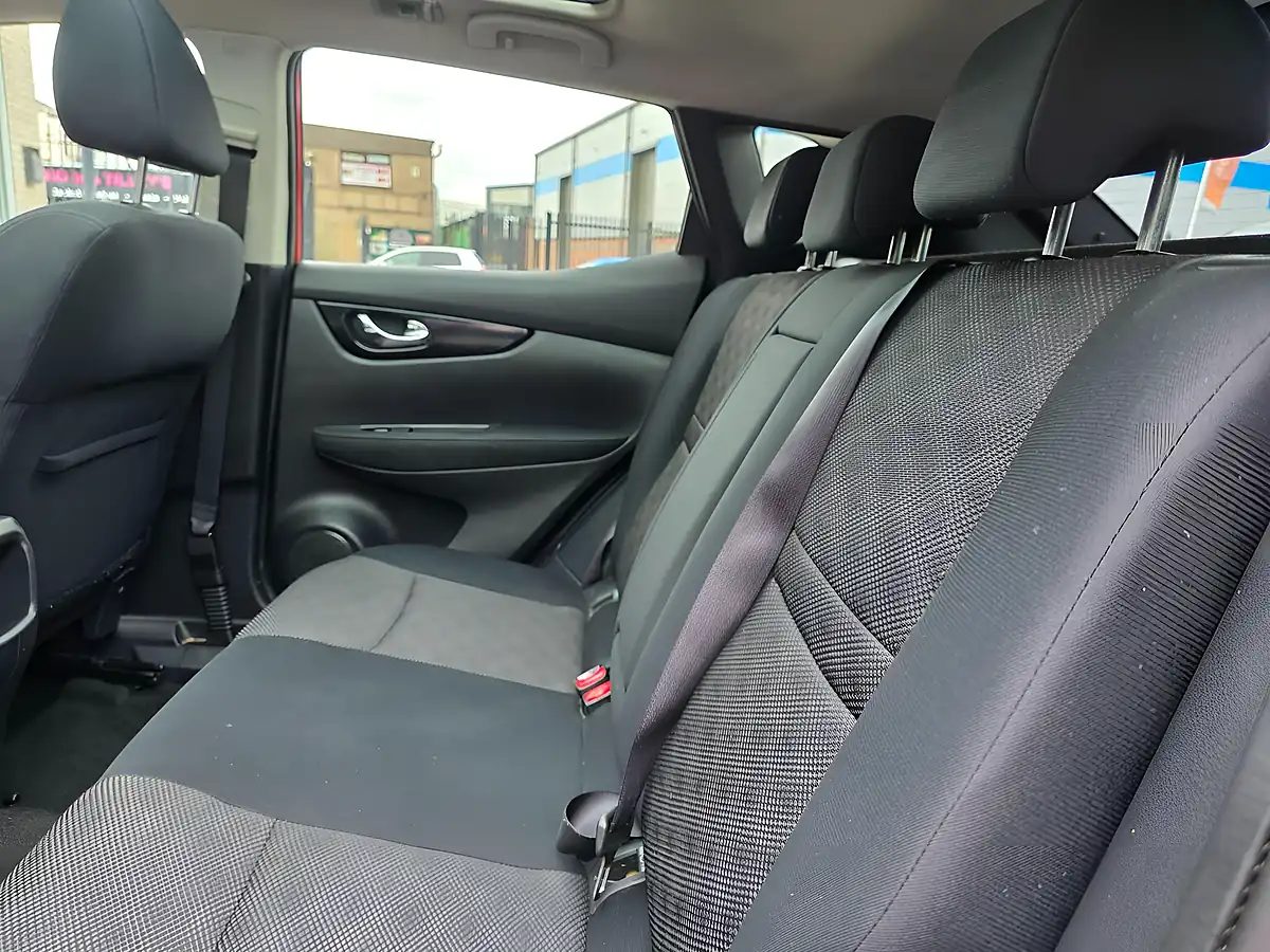 Used 2015 Nissan Qashqai N-Tec+ Red - Interior and Exterior details 10