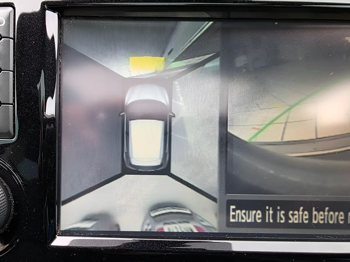 Used 2015 Nissan Qashqai N-Tec+ Red - Interior and Exterior details 14
