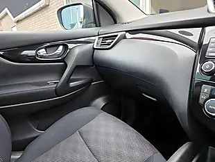 Used 2015 Nissan Qashqai N-Tec+ Red - Interior and Exterior details 17