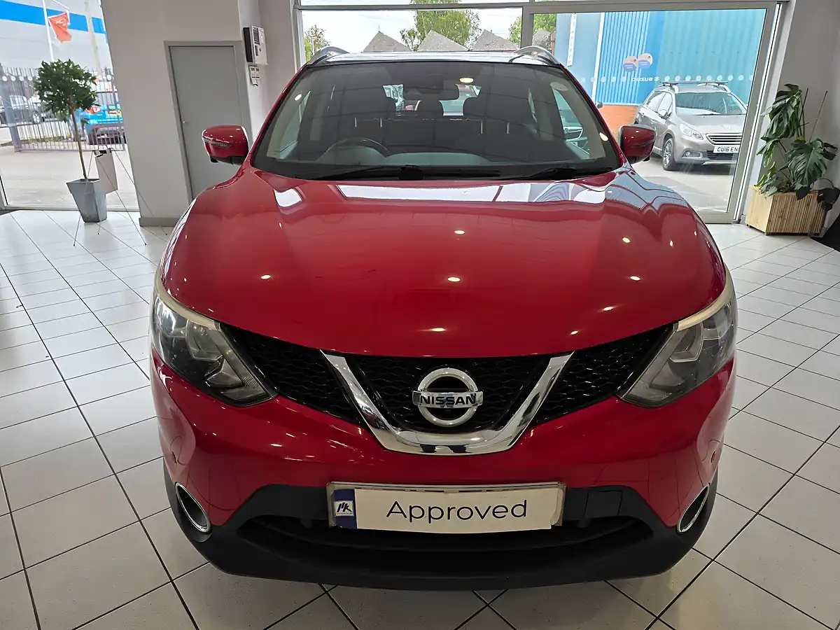 Used 2015 Nissan Qashqai N-Tec+ Red - Interior and Exterior details 3